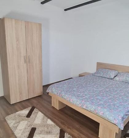 La Ovi Hotell Făgăraş Eksteriør bilde