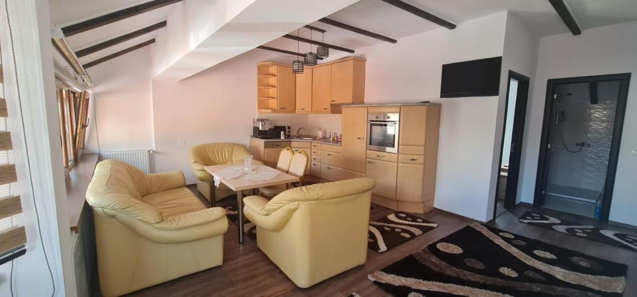 La Ovi Hotell Făgăraş Eksteriør bilde