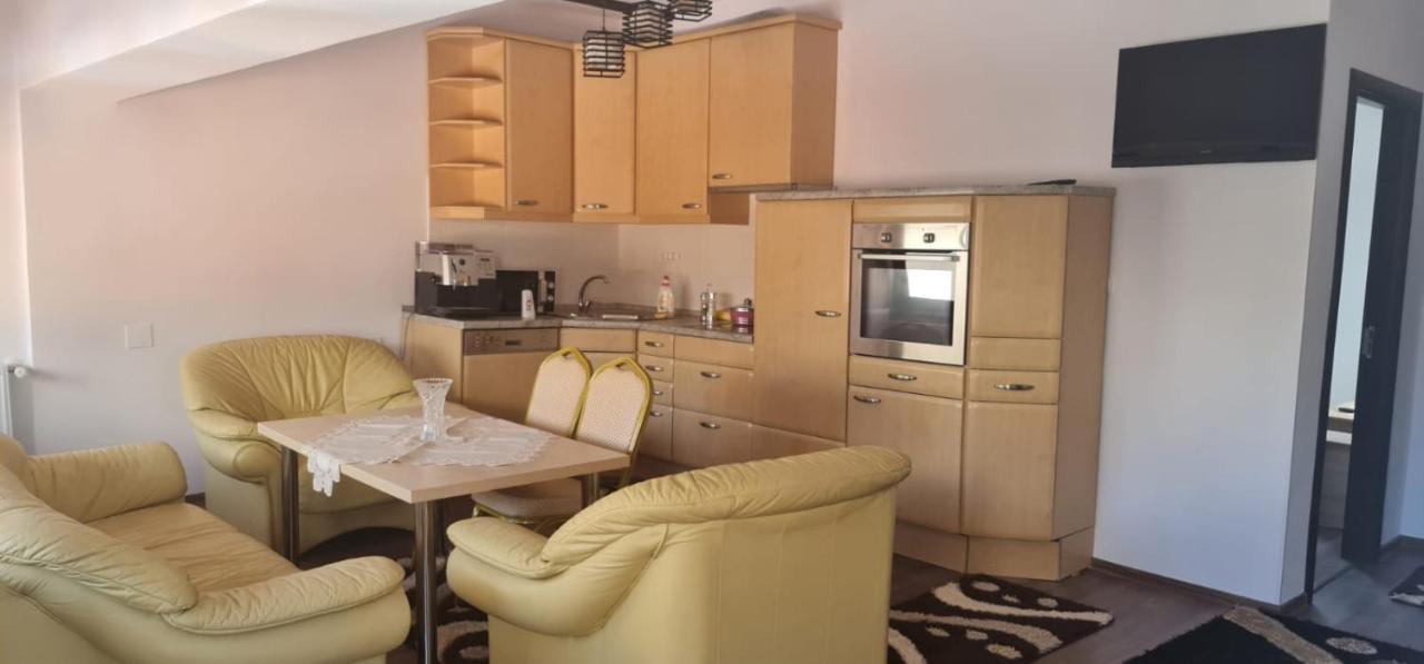 La Ovi Hotell Făgăraş Eksteriør bilde