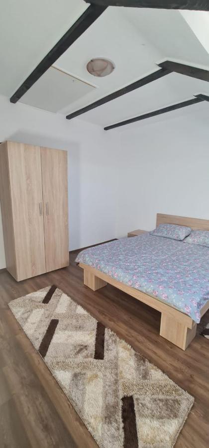 La Ovi Hotell Făgăraş Eksteriør bilde